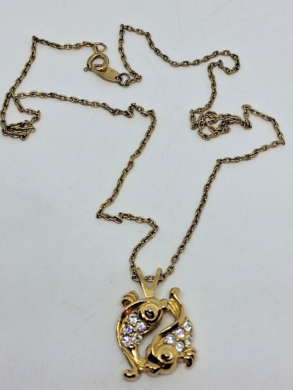 * Vintage Avon Pisces Zodiac Fish Horoscope Gold Tone With Rhinestones Necklace